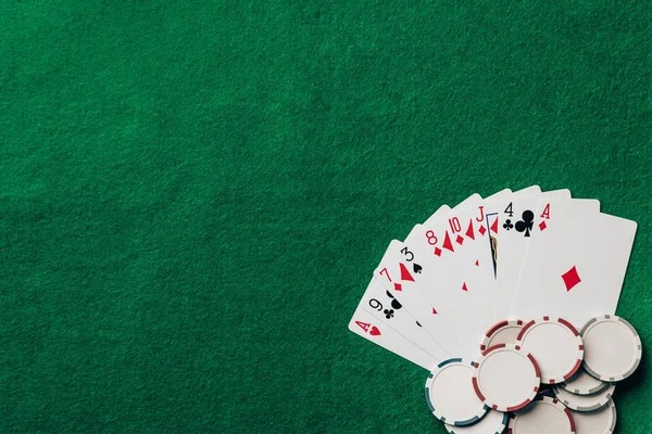 Capsa Banting card layout showing thirteen-card hand and combination patterns